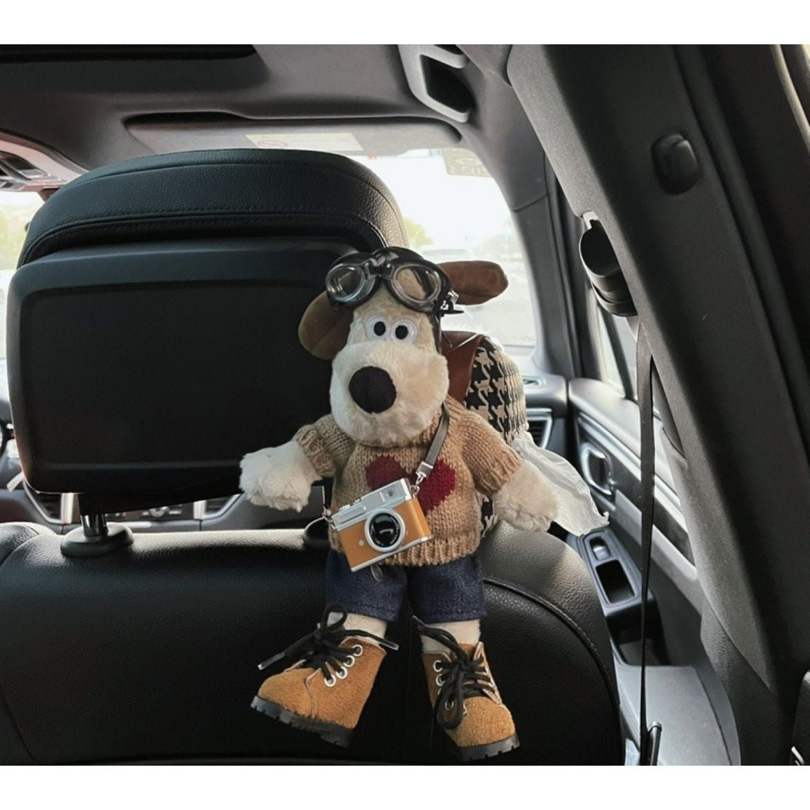 Dog plush, tissue box, car plush