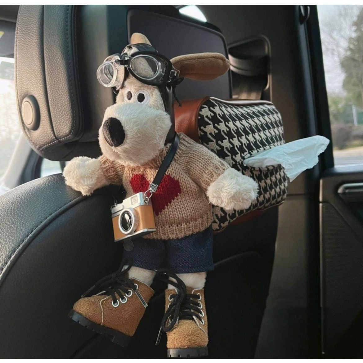 Dog plush, tissue box, car plush