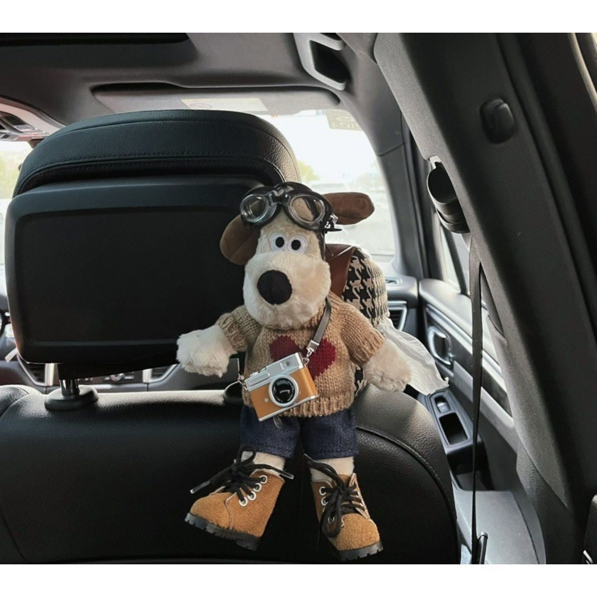 Dog plush, tissue box, car plush
