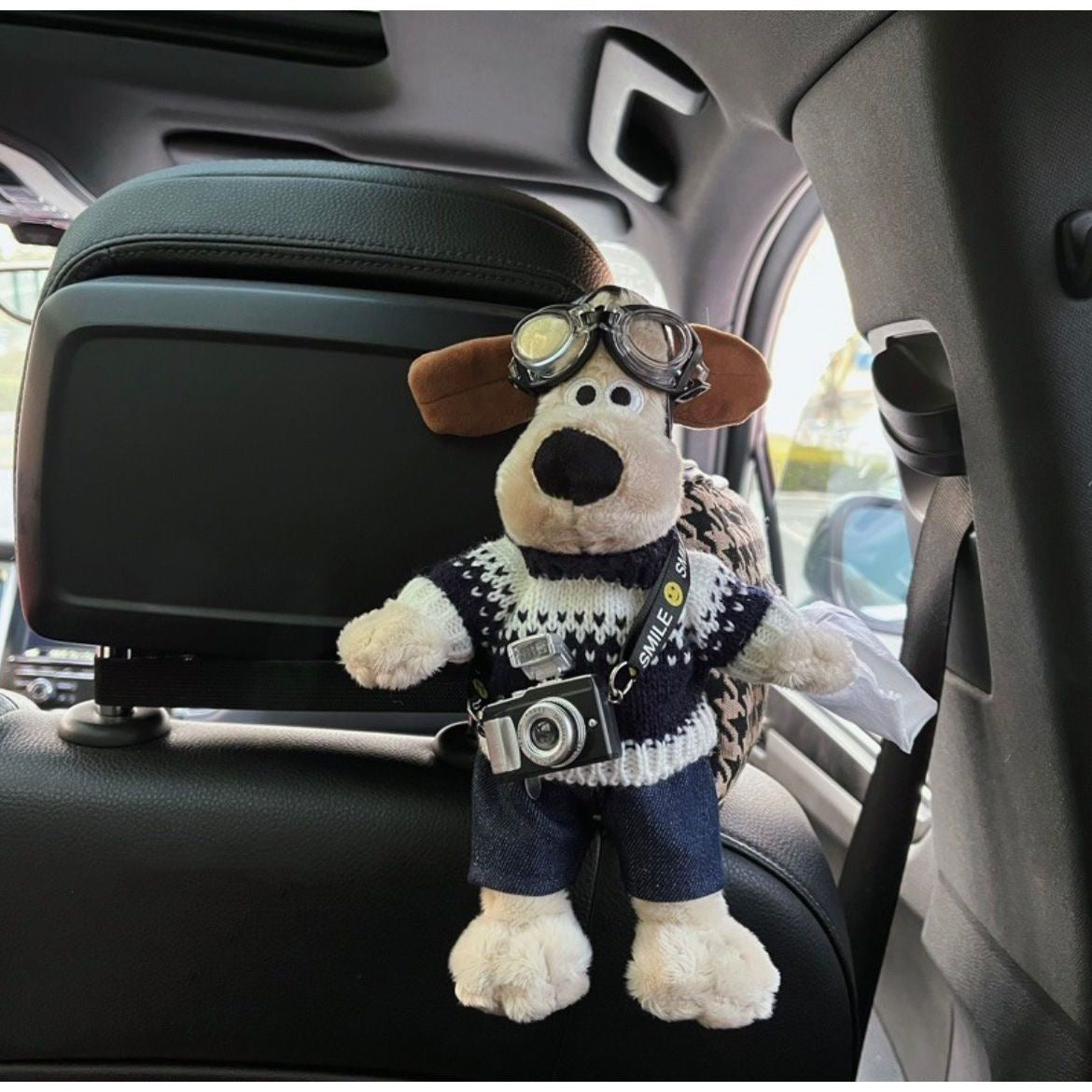 Dog plush, tissue box, car plush