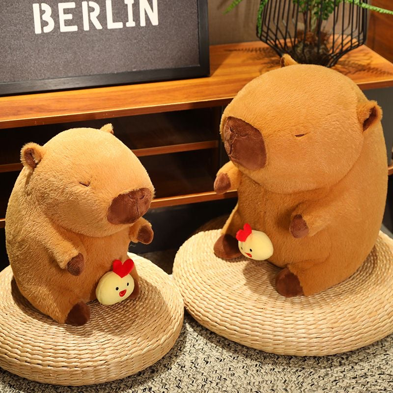 Peluche de capibara con pollo