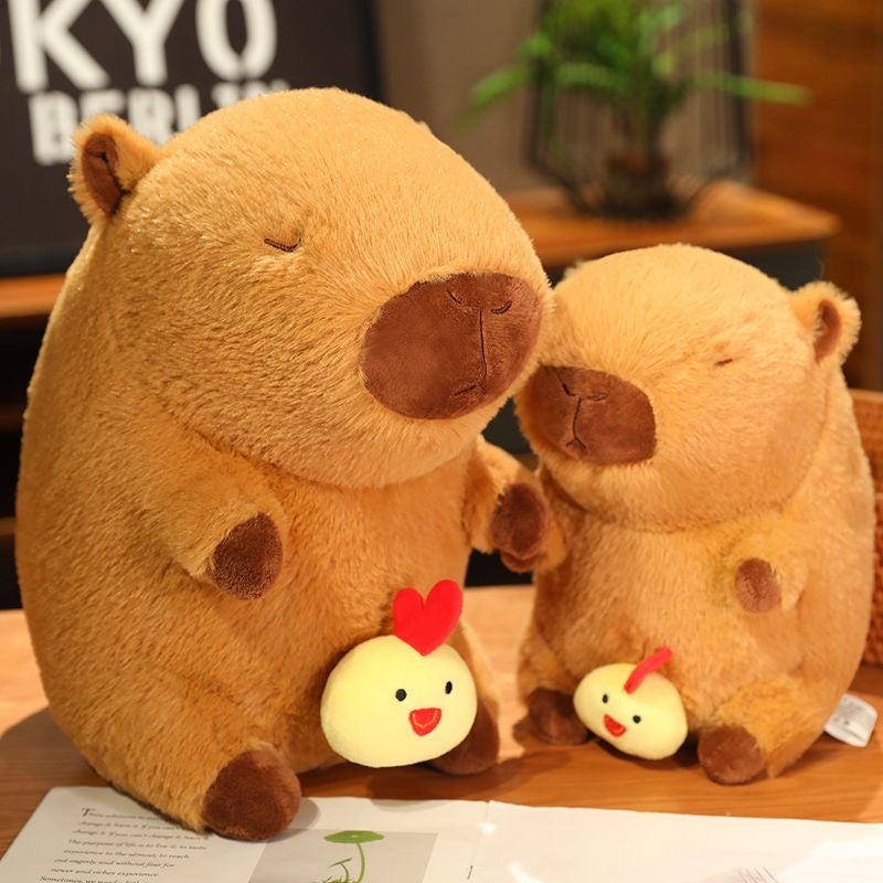 Peluche de capibara con pollo