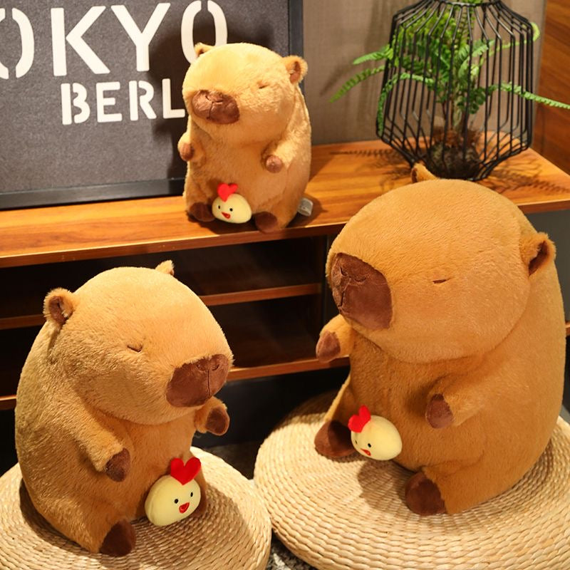 Peluche de capibara con pollo