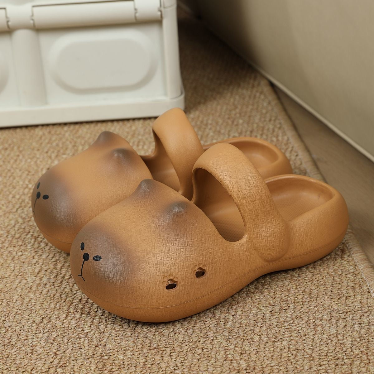 Pantuflas de capibara, sandalias de verano