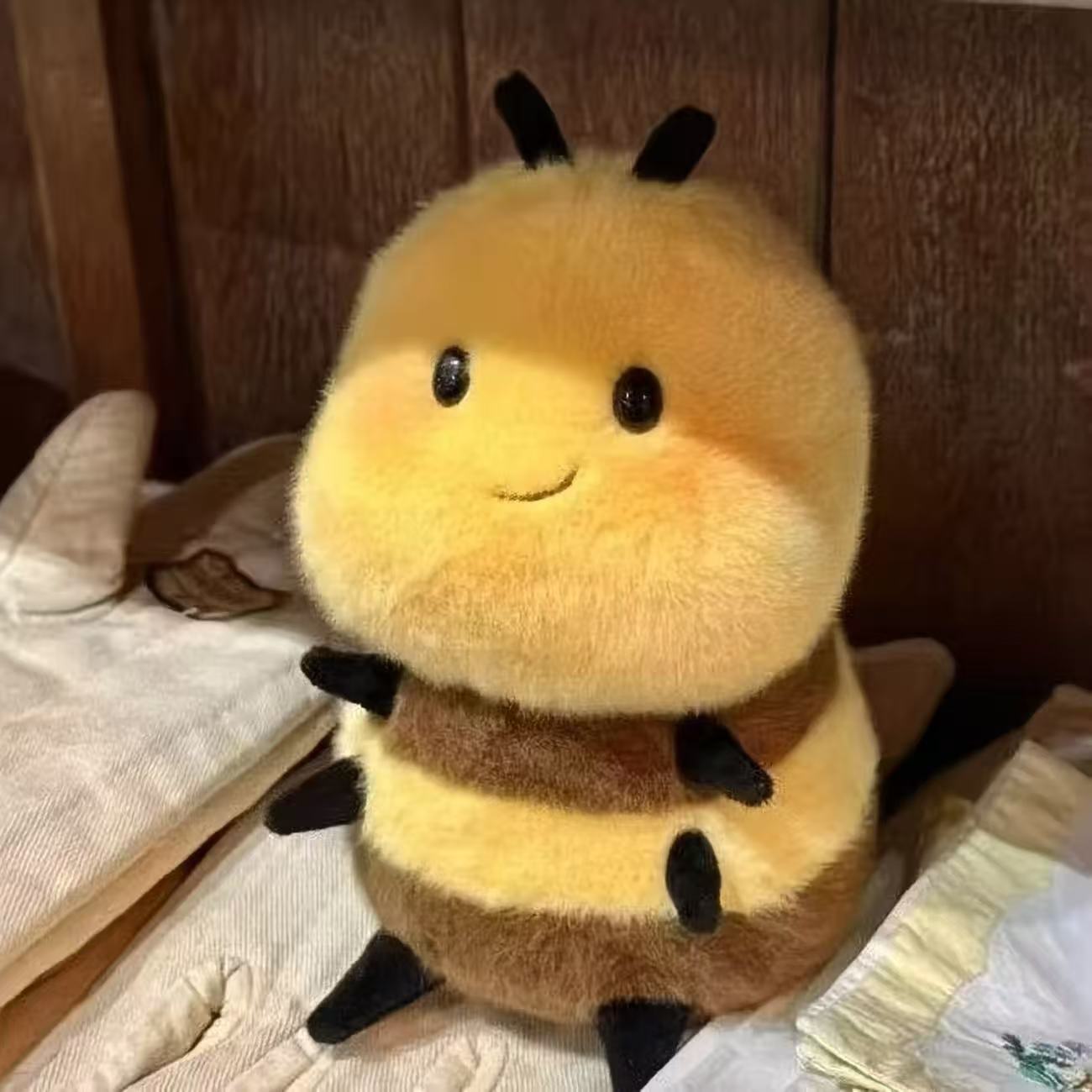 Llavero de peluche de abejita