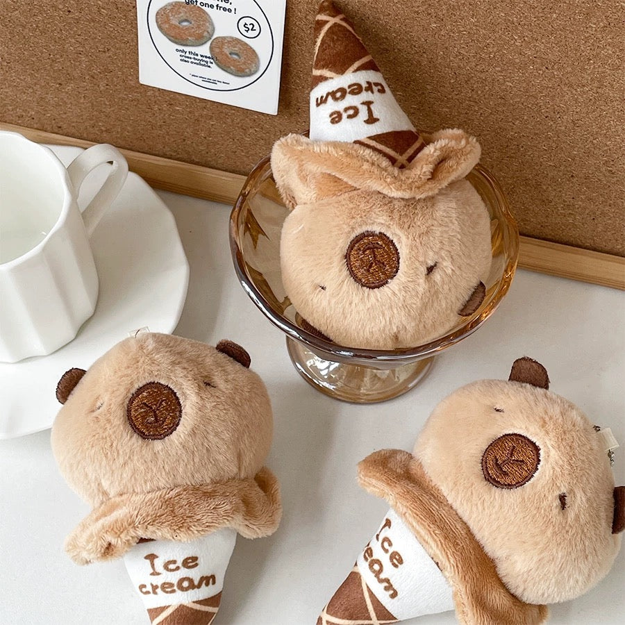 Helado de carpincho, peluches, llaveros de peluche