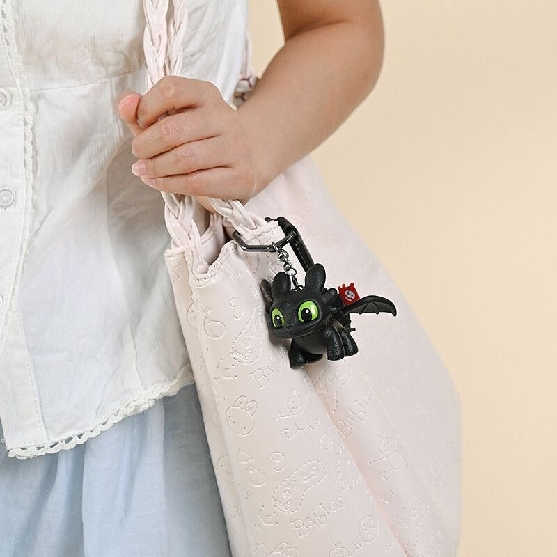 Llavero de Dragón Negro con Alas Móviles