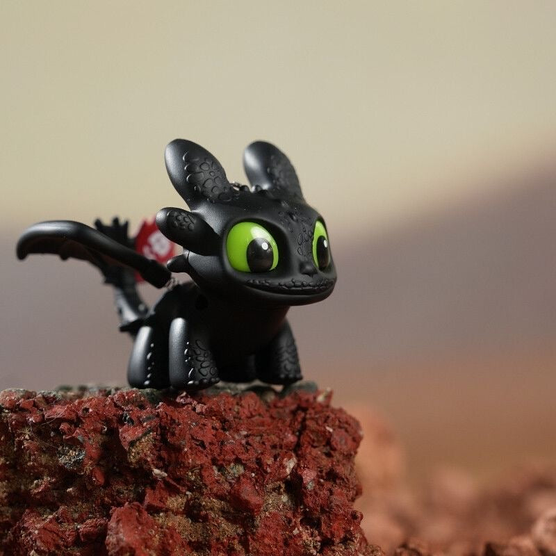 Llavero de Dragón Negro con Alas Móviles