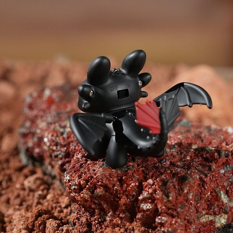 Llavero de Dragón Negro con Alas Móviles